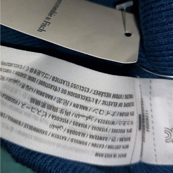 Abercrombie and Fitch Logo Beanie NWT - Picture 6 of 6